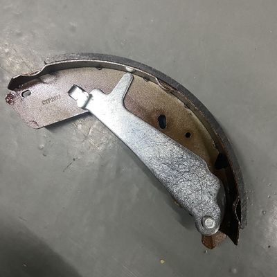 Автомобиль модели T60 Задние тормозные колодки OE C00168948 для SAIC Maxus Superior тормозной мощности