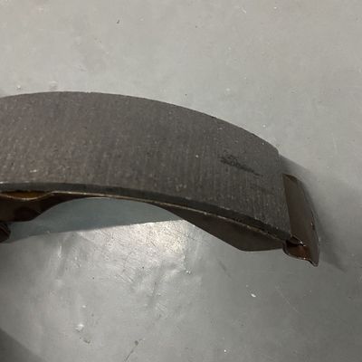 Автомобиль модели T60 Задние тормозные колодки OE C00168948 для SAIC Maxus Superior тормозной мощности